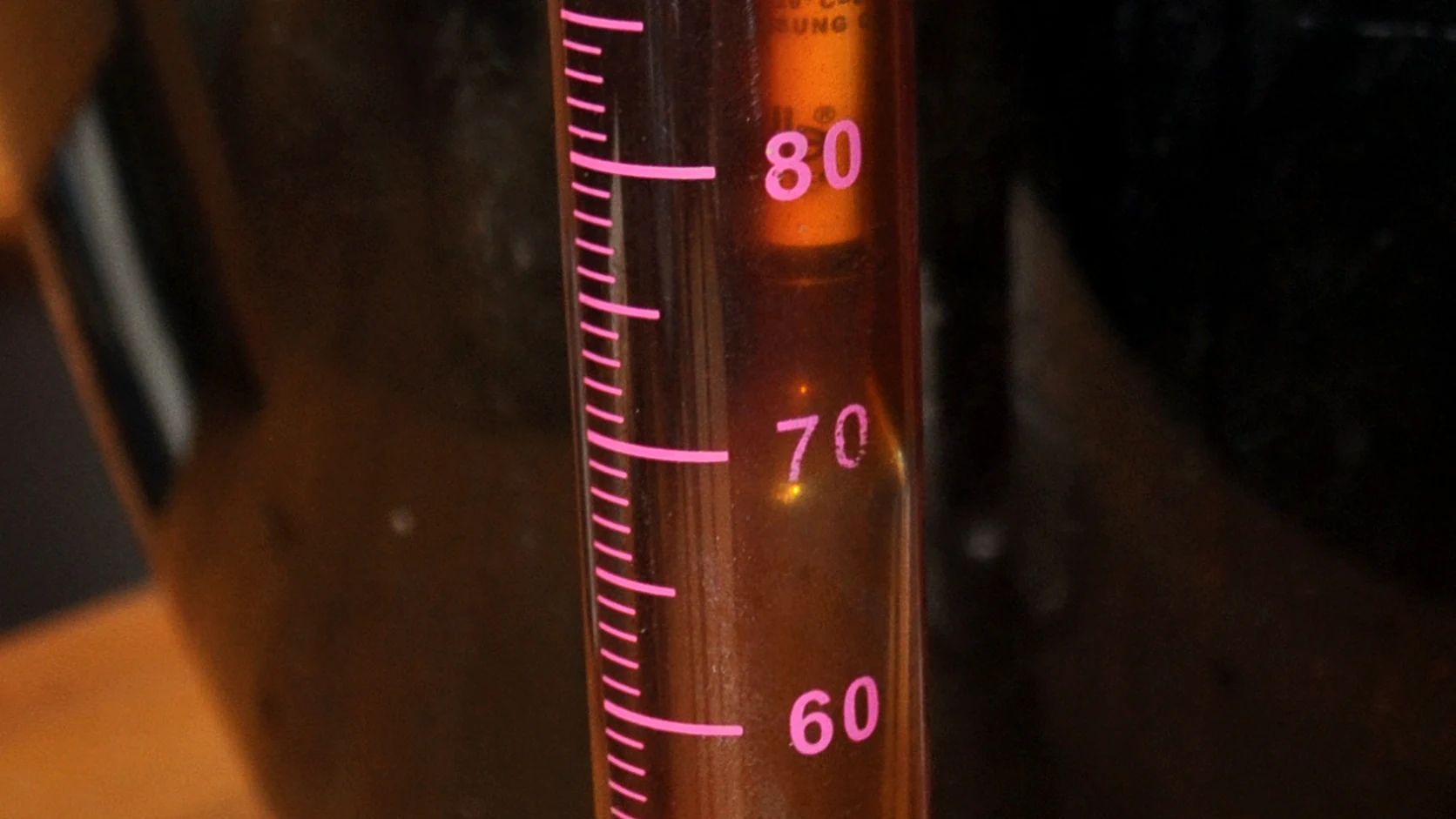 An enlarged actual photo of the scale of an alcohol meter that measures alcohol content